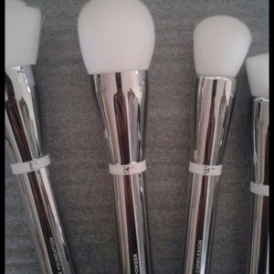 BRAND NEW IT COSMETICS HEAVENLY SKIN 4PC SET